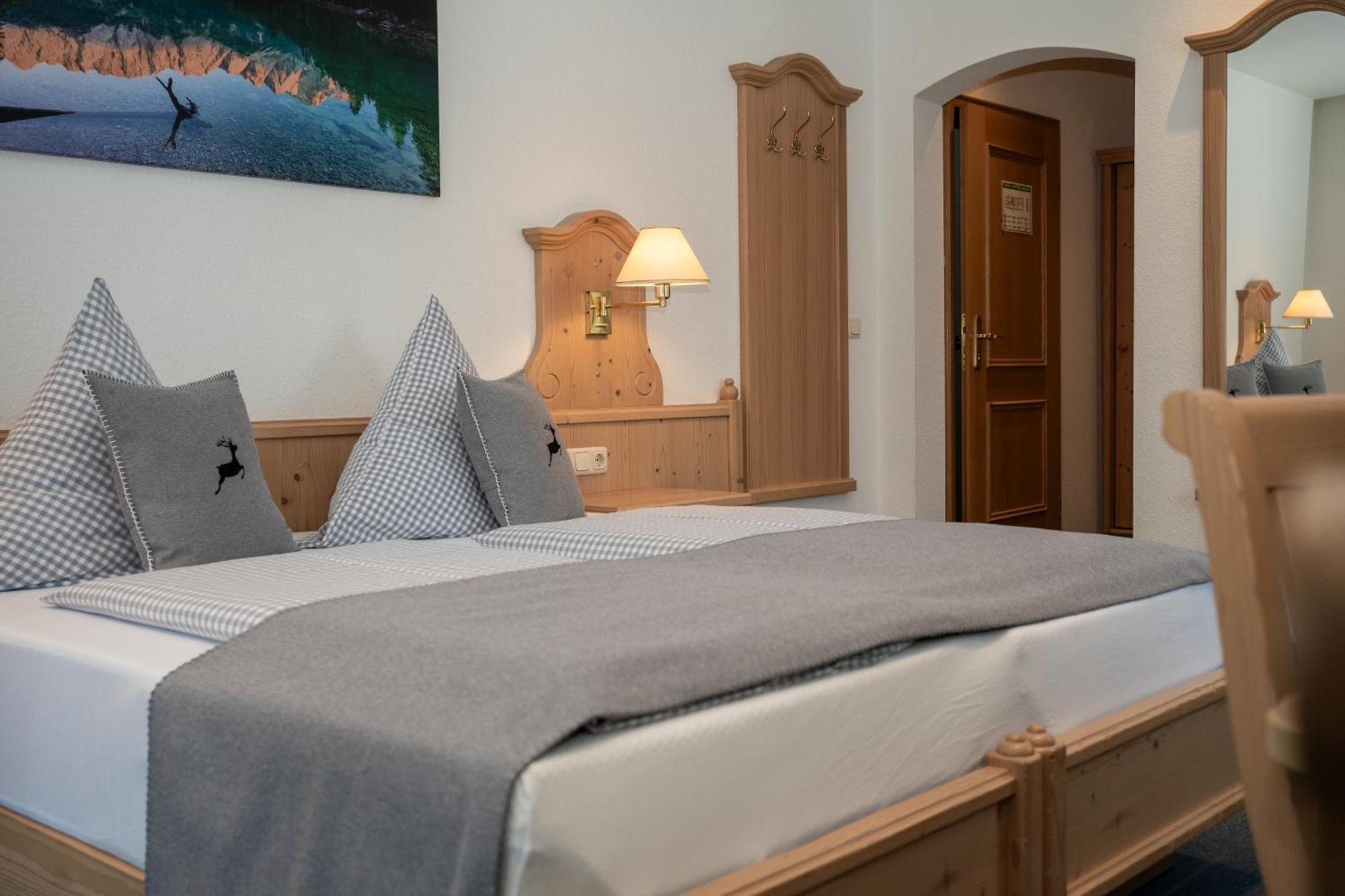 Hotel Gasthof Alter Wirt Farchant Eksteriør billede