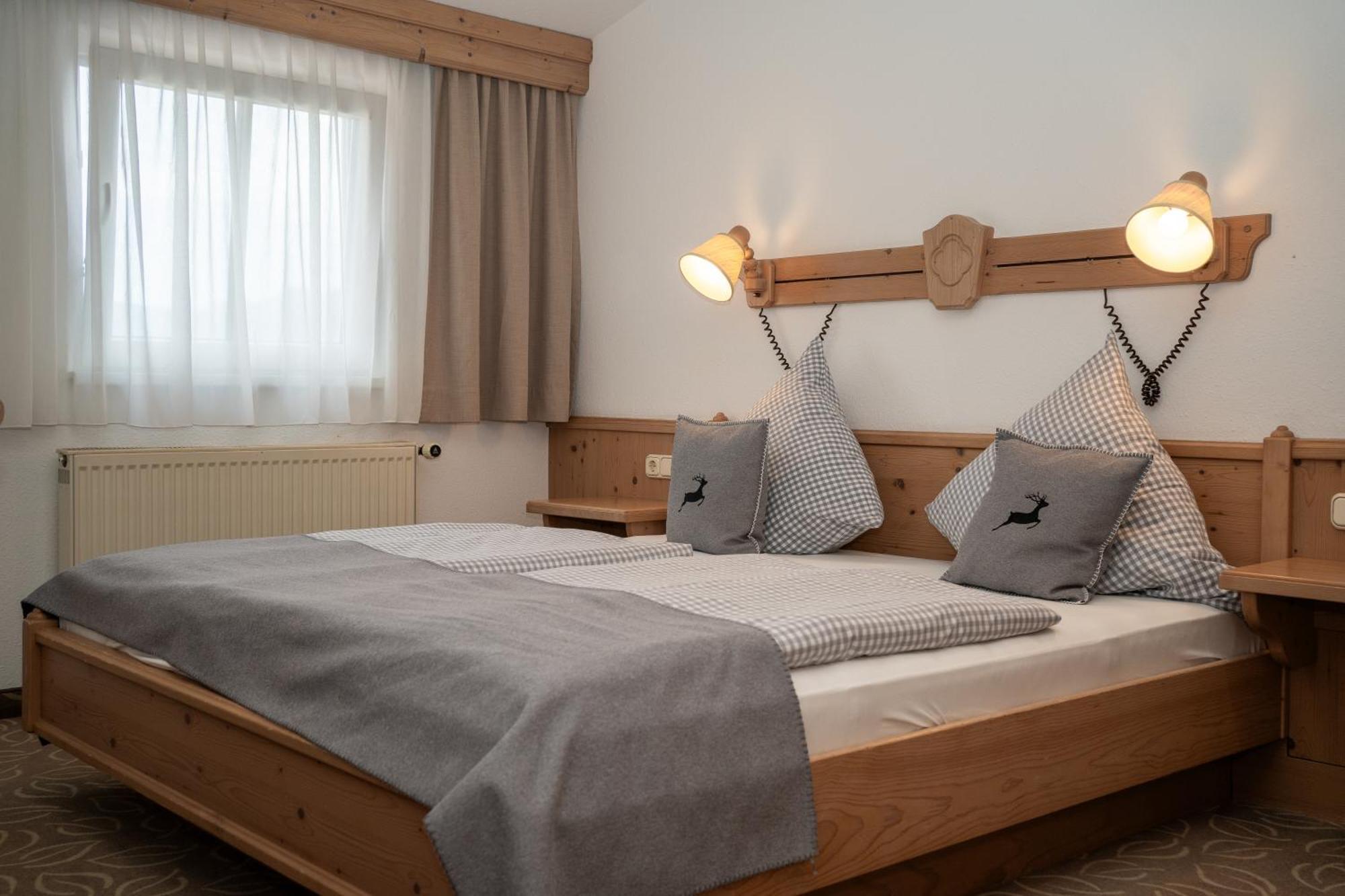 Hotel Gasthof Alter Wirt Farchant Eksteriør billede